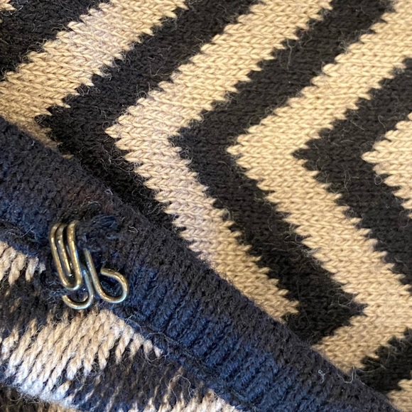 Liz Claiborne Chevron Sweater Poncho Size: L/XL - Picture 10 of 10